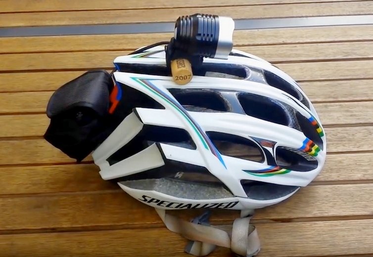 велосипедная фара на шлеме