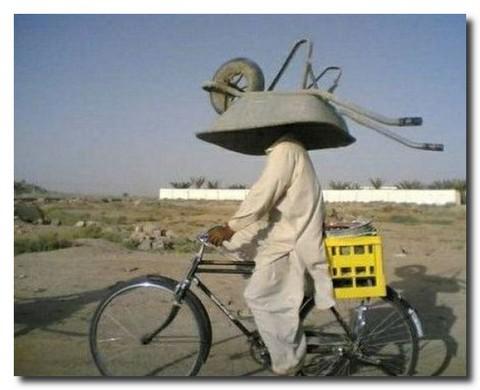 демотиватор велосипедный шлем