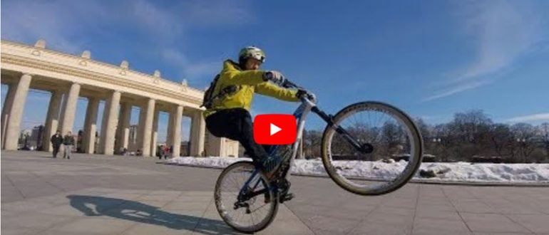 Видео: Как научиться правильно ездить на заднем колесе велосипеда. Пошагово