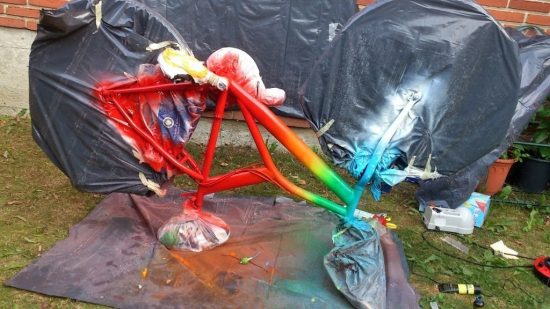 Как покрасить велосипед из баллончика?