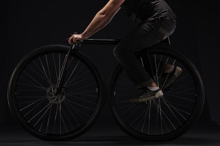Велосипед без цепи с 36-дюймовыми колёсами.