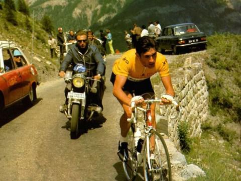Эдди Меркс участвует в гонке
