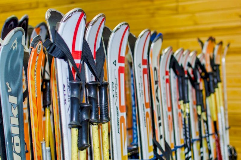 Лыжи самый востребованный инвентарь на зимних курортах