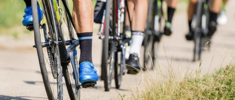 Почему в кроссовках для бега неудобно крутить педали: ищем компромисс